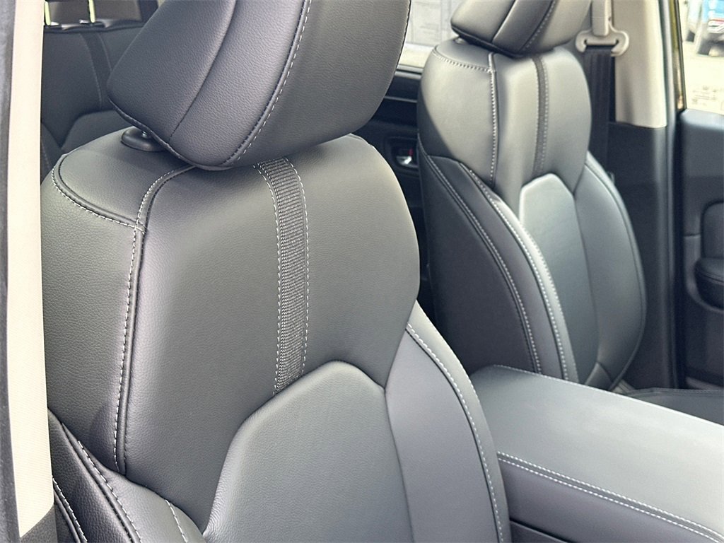 New 2025 Honda Pilot Touring image 9