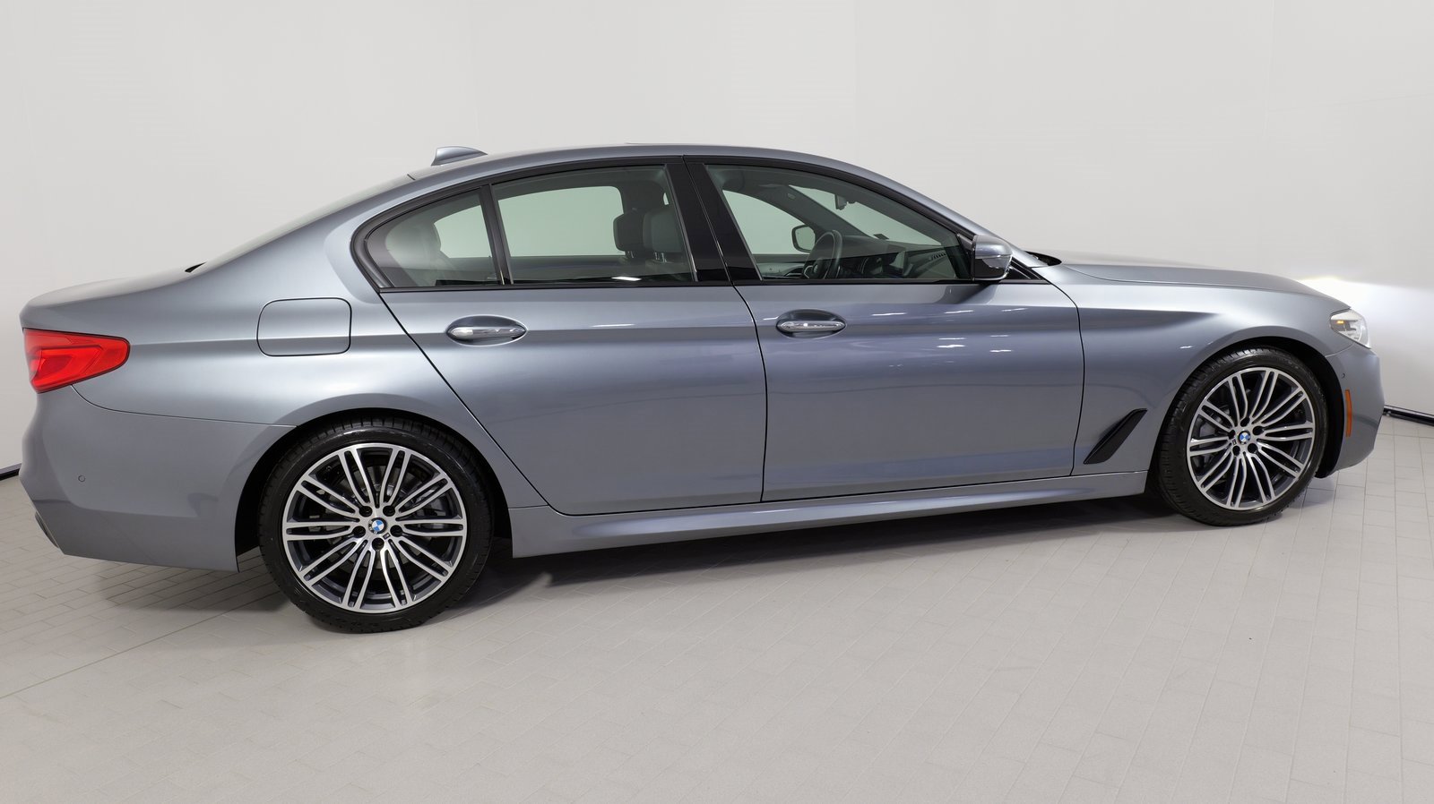 Used 2018 BMW 530i xDrive w/ M Sport Package image 24