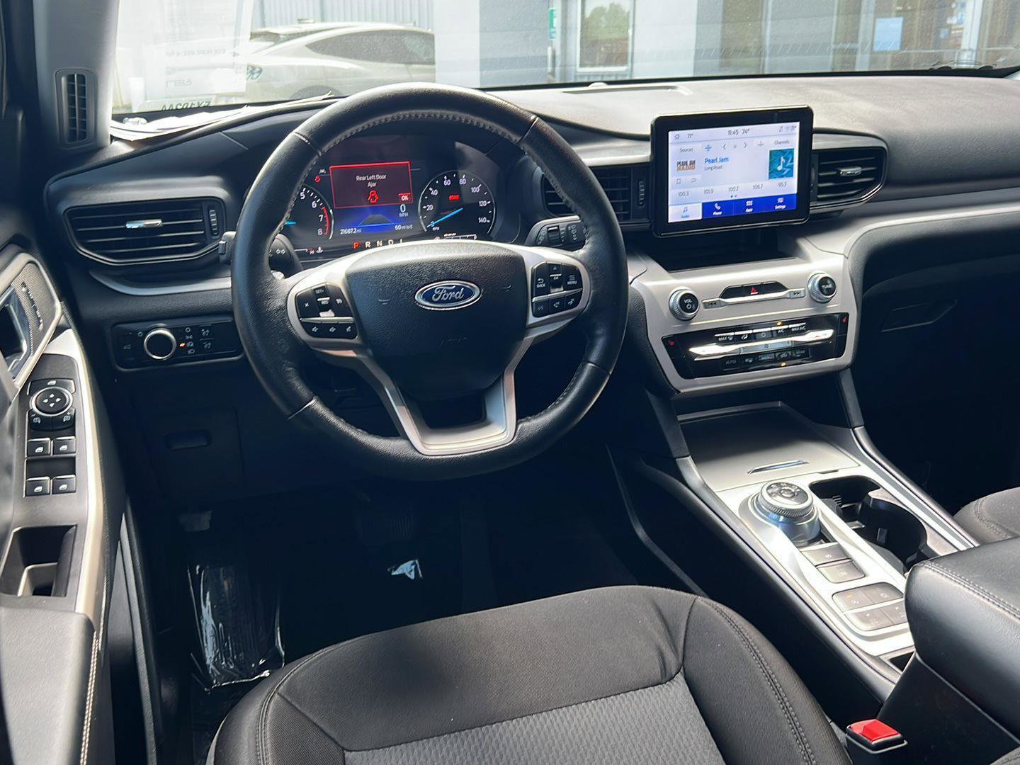Certified 2024 Ford Explorer XLT RWD image 19