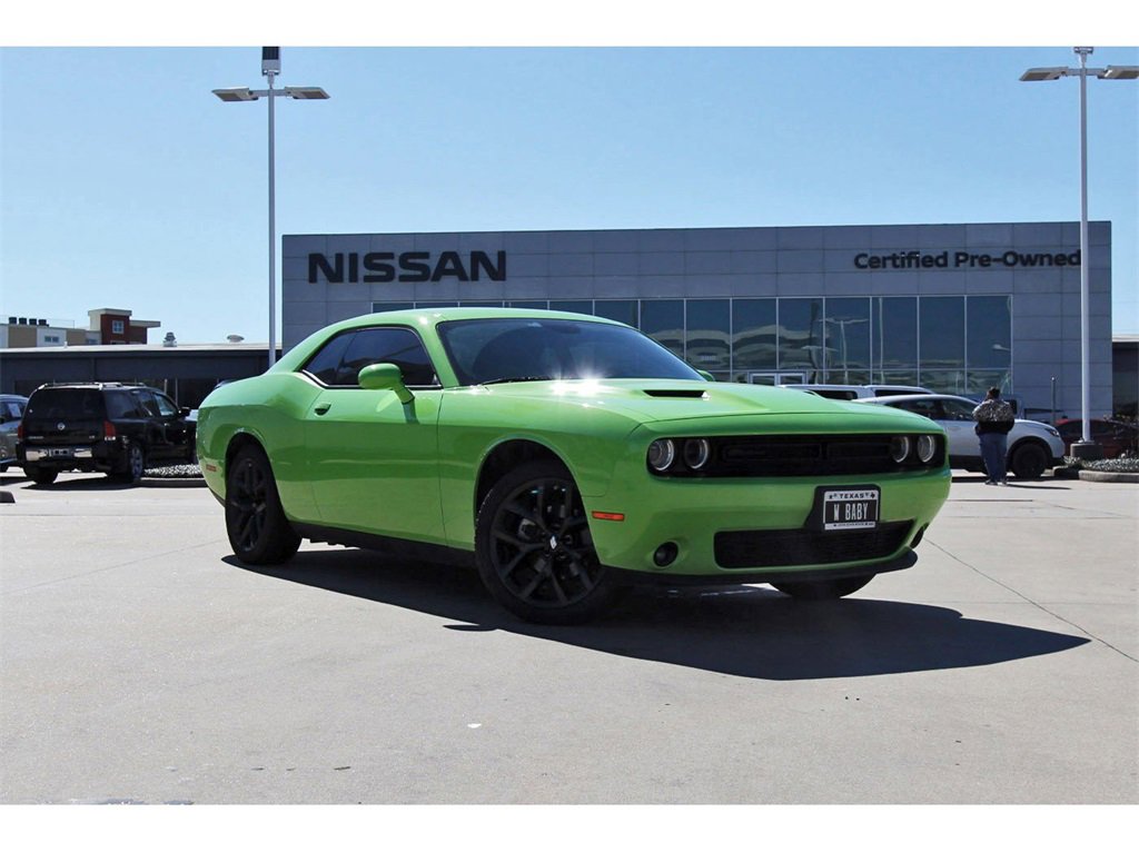 Used 2023 Dodge Challenger SXT w/ Blacktop Package image 1