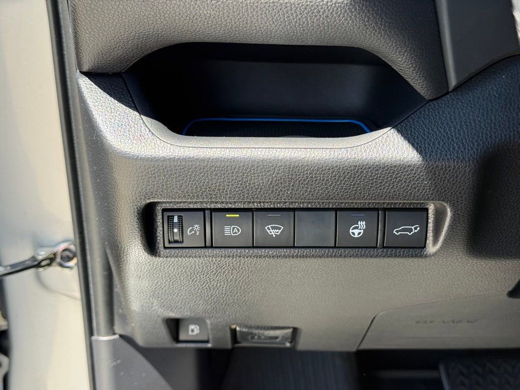 Used 2019 Toyota RAV4 XSE AWD/4WD image 18