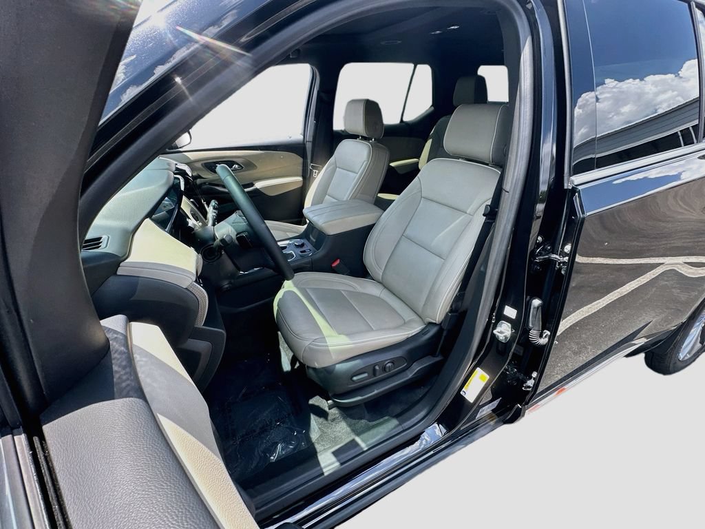 Used 2023 Chevrolet Traverse Premier FWD image 22