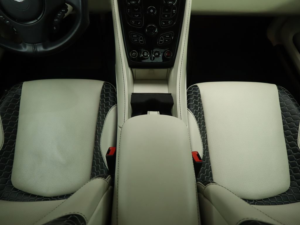 Used 2015 Aston Martin Vanquish Coupe image 17