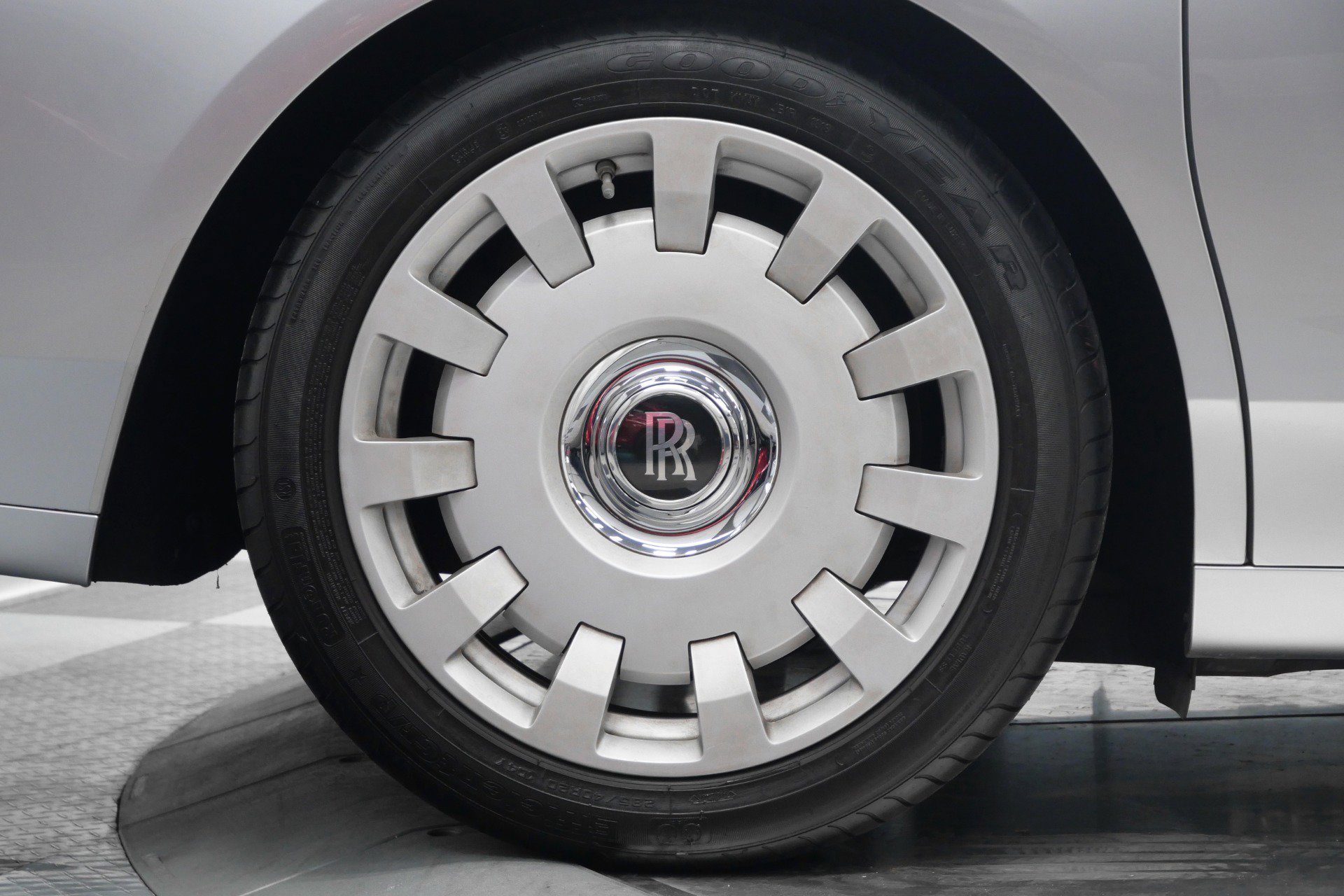 Used 2013 Rolls-Royce Ghost image 11