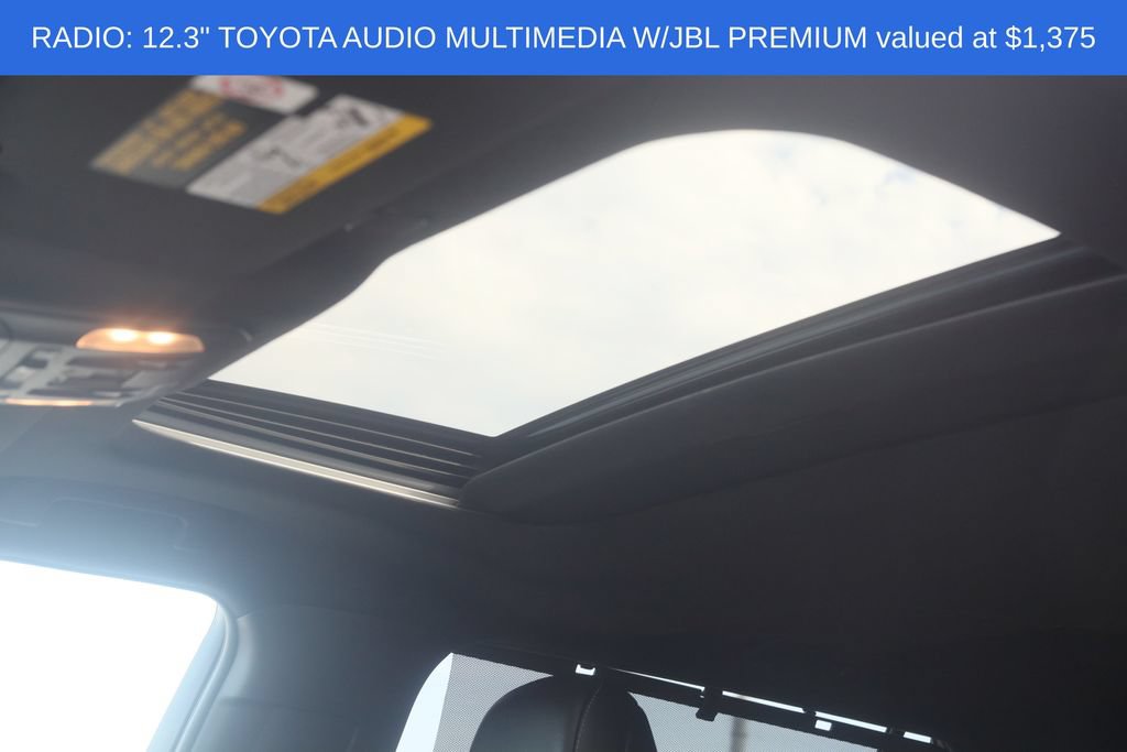 Used 2024 Toyota Highlander XSE AWD/4WD image 4