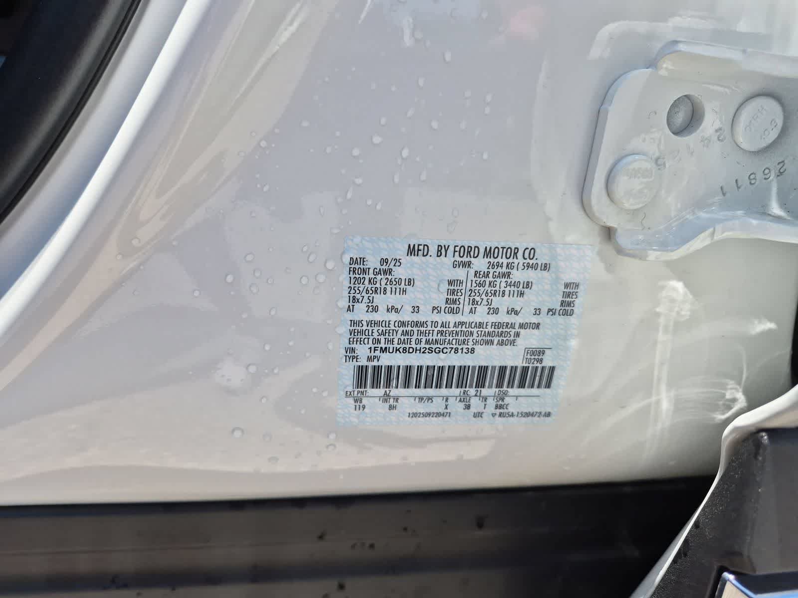 Used 2025 Ford Explorer Active AWD/4WD image 36