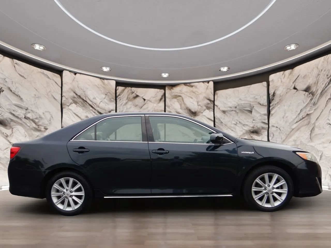 Used 2012 Toyota Camry XLE w/ Leather Pkg FWD image 5