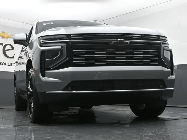 Used 2025 Chevrolet Tahoe High Country AWD/4WD image 3