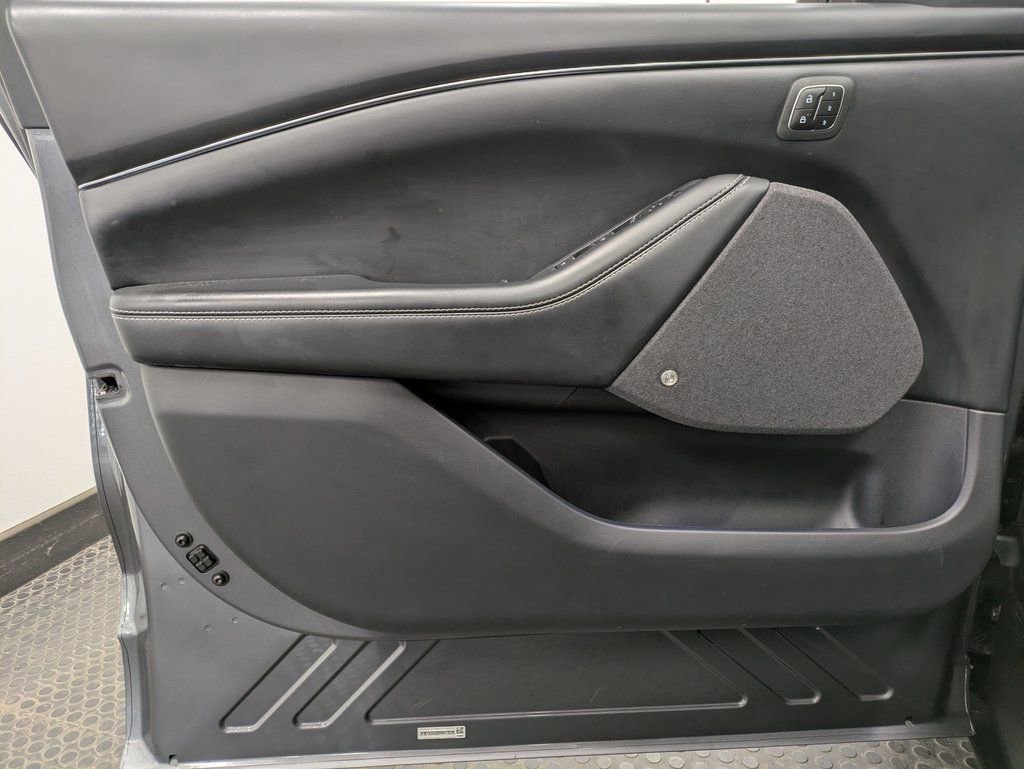 Used 2021 Ford Mustang Mach-E Premium image 8