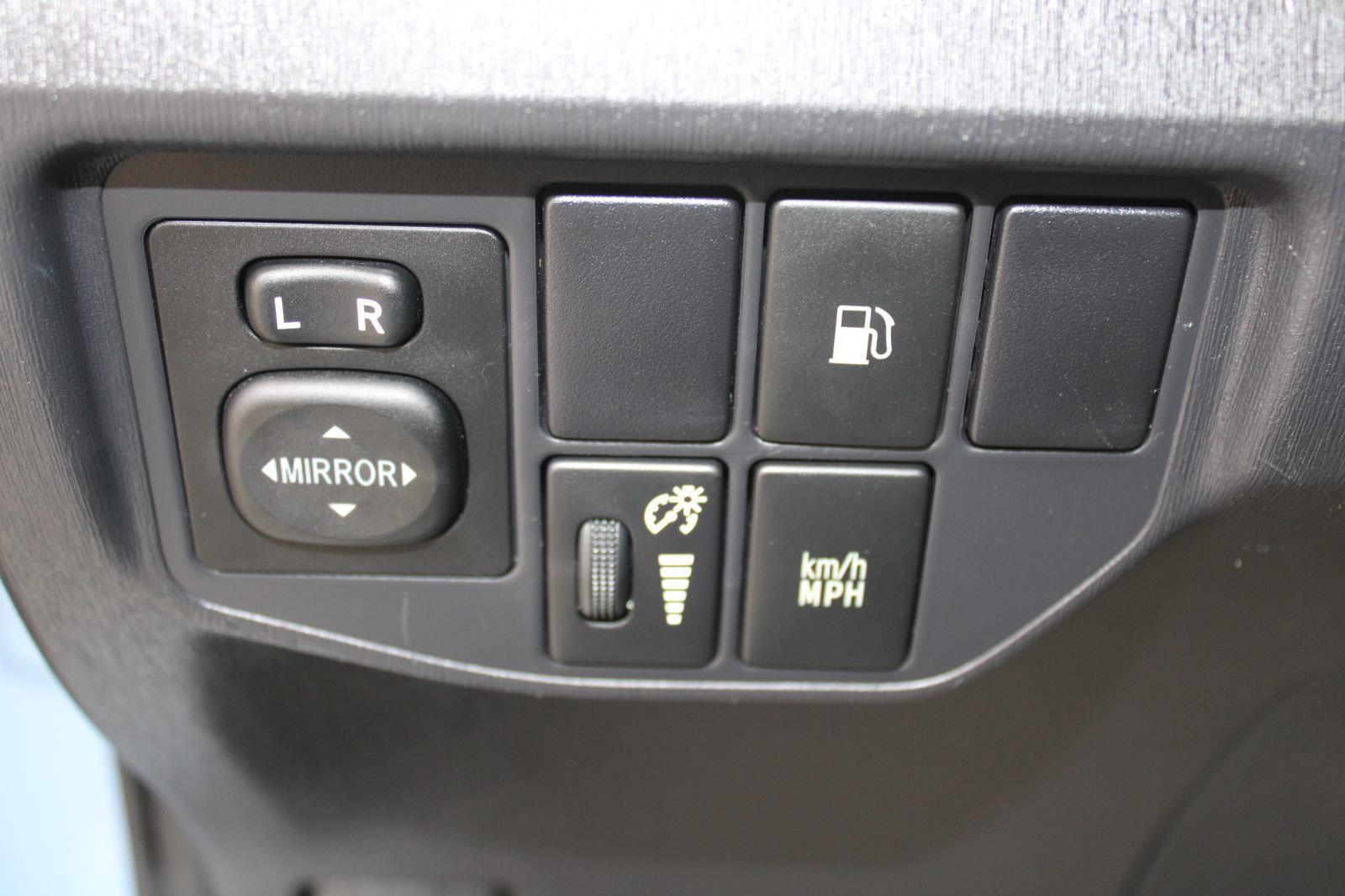 Used 2015 Toyota Prius Prime Advanced image 15