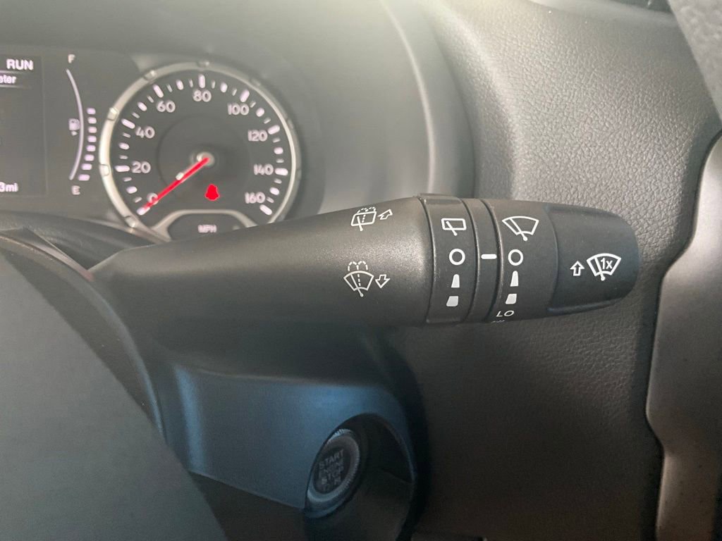 Used 2023 Jeep Renegade Latitude image 28