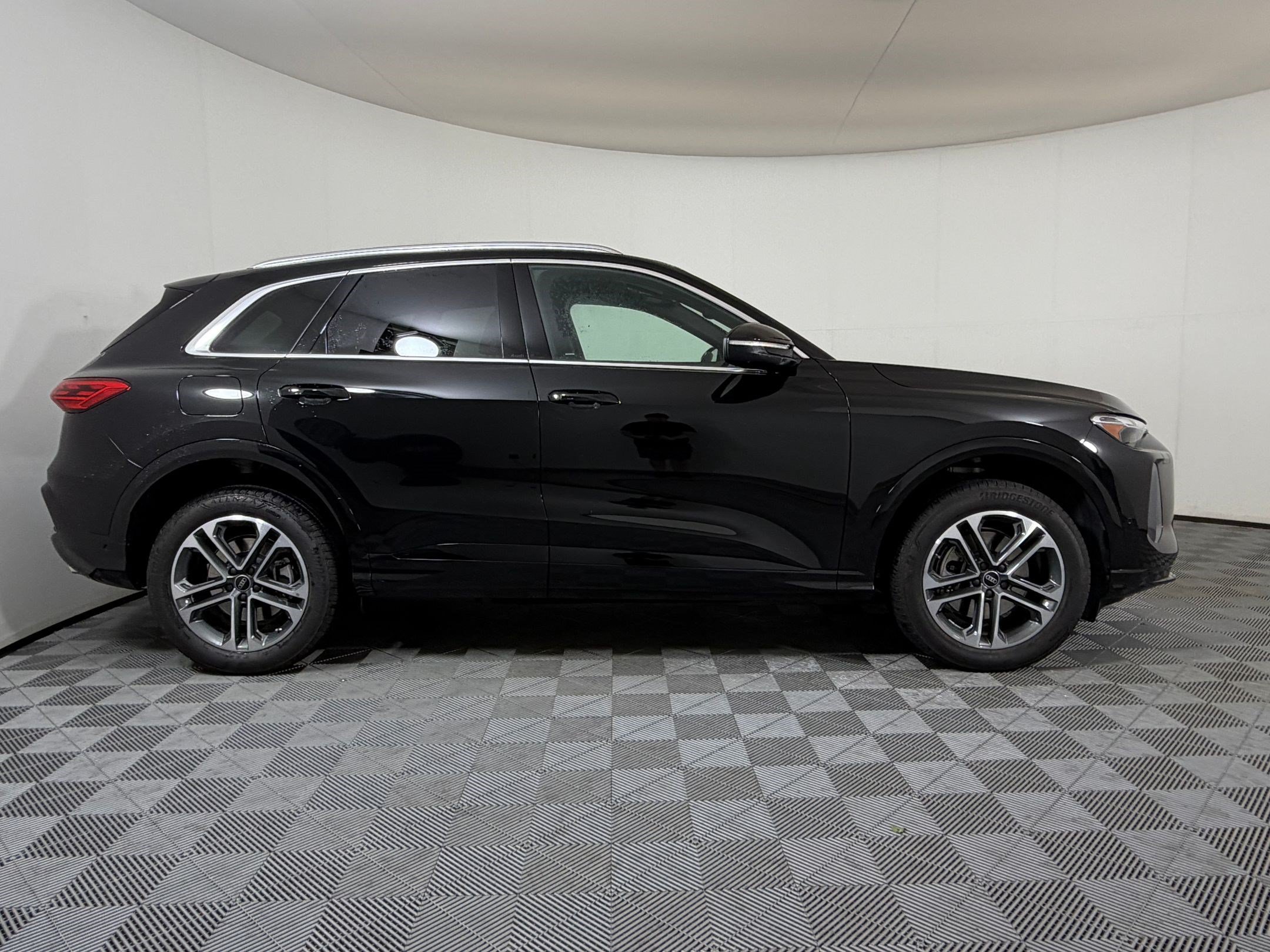 Used 2025 Audi Q5 Premium w/ Convenience Package AWD/4WD image 8