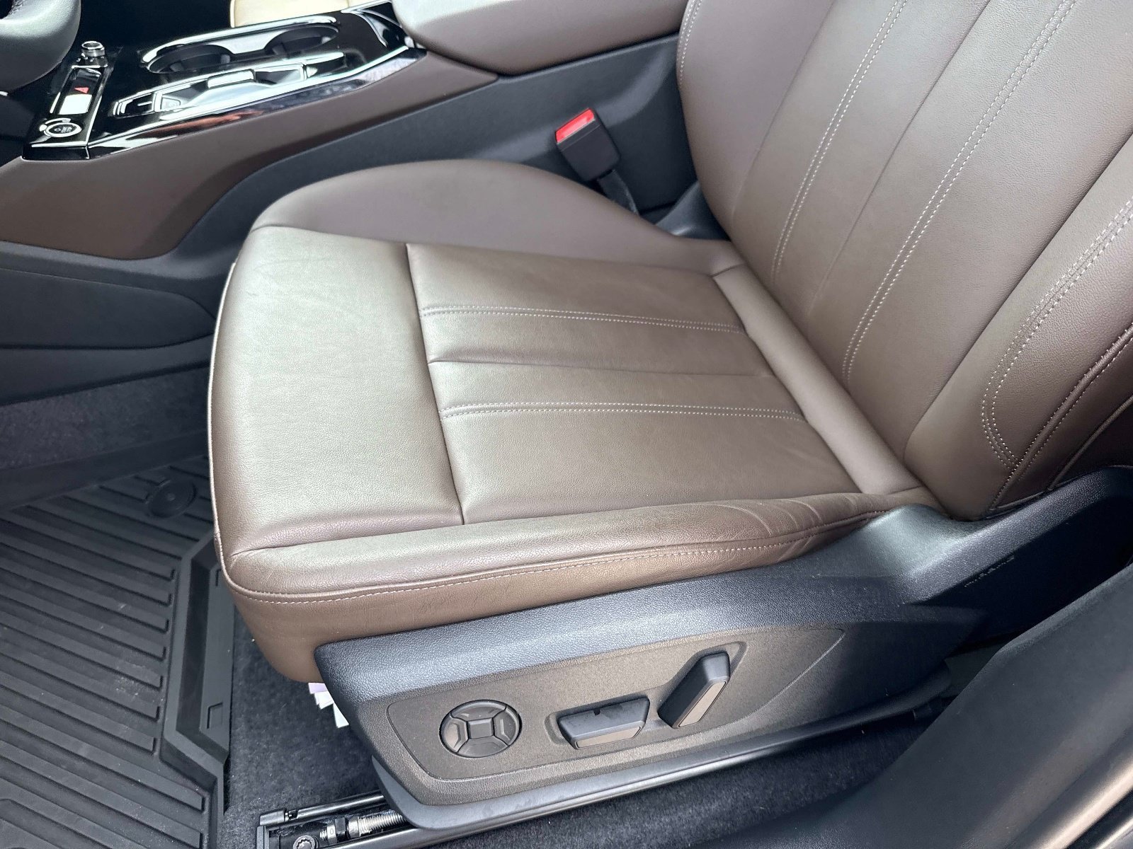 Used 2025 Audi Q6 e-tron Premium RWD image 19