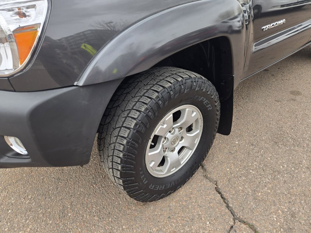 Used 2012 Toyota Tacoma 4x4 Double Cab w/ SR5 Pkg image 4