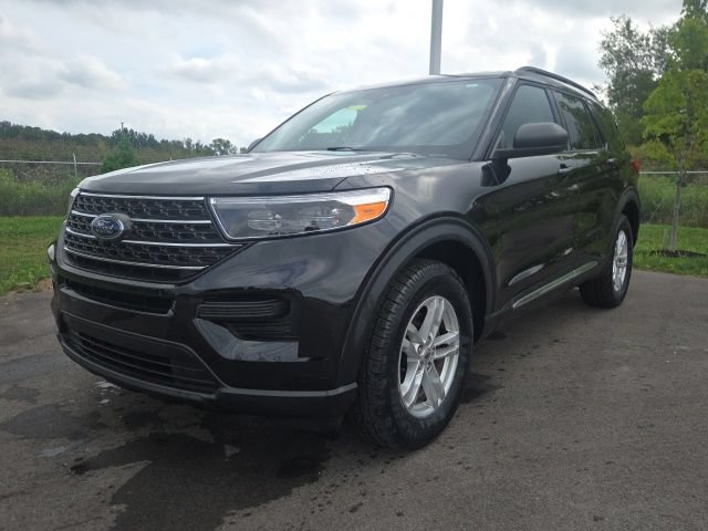 Used 2024 Ford Explorer XLT AWD/4WD image 2