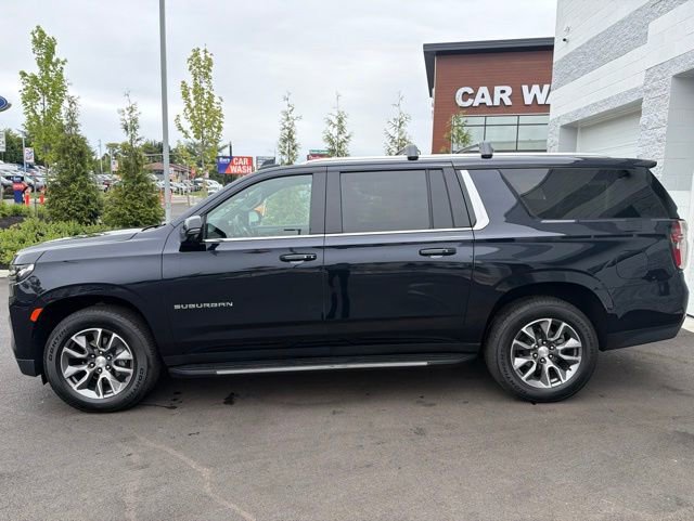 Used 2023 Chevrolet Suburban LT w/ LT Signature Plus Package AWD/4WD image 4