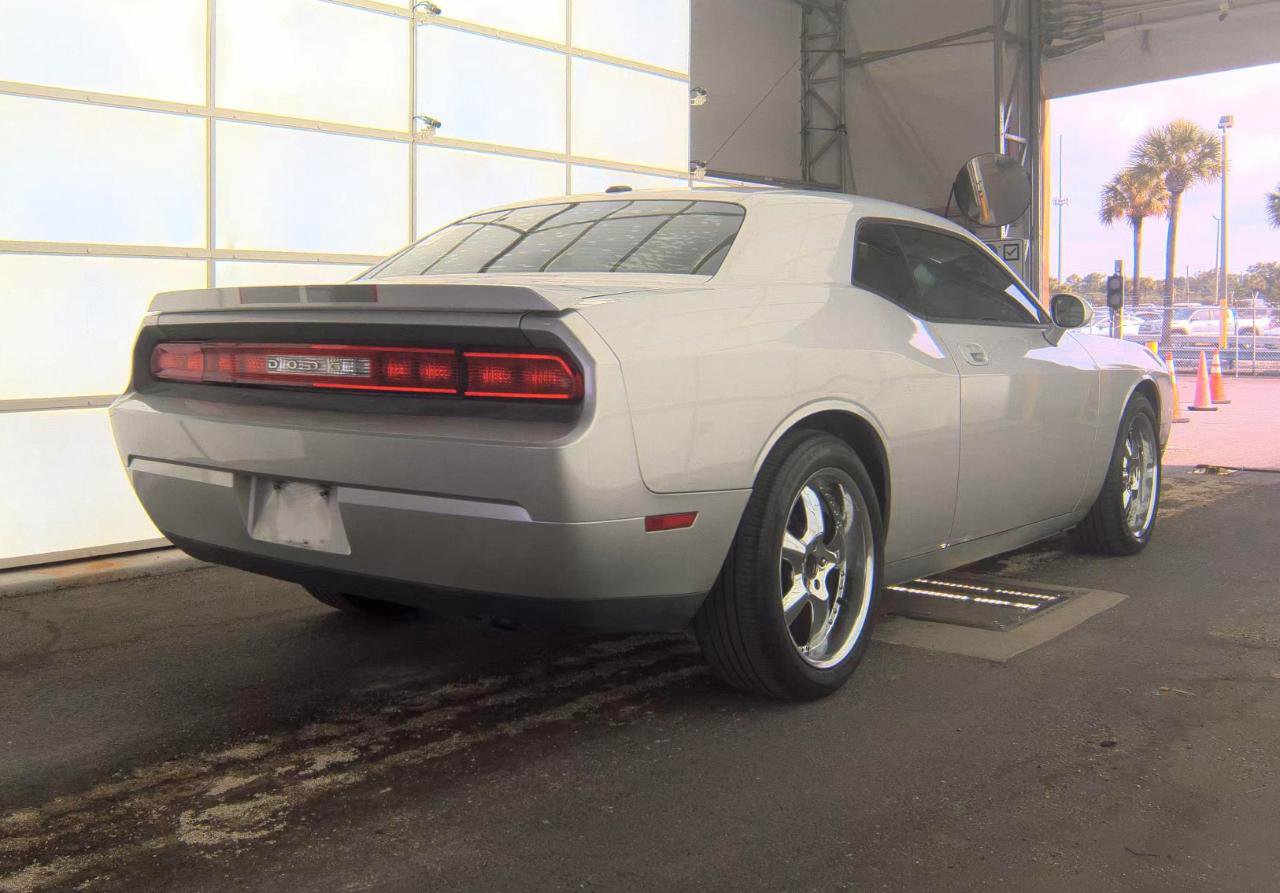 Used 2010 Dodge Challenger SE RWD image 5