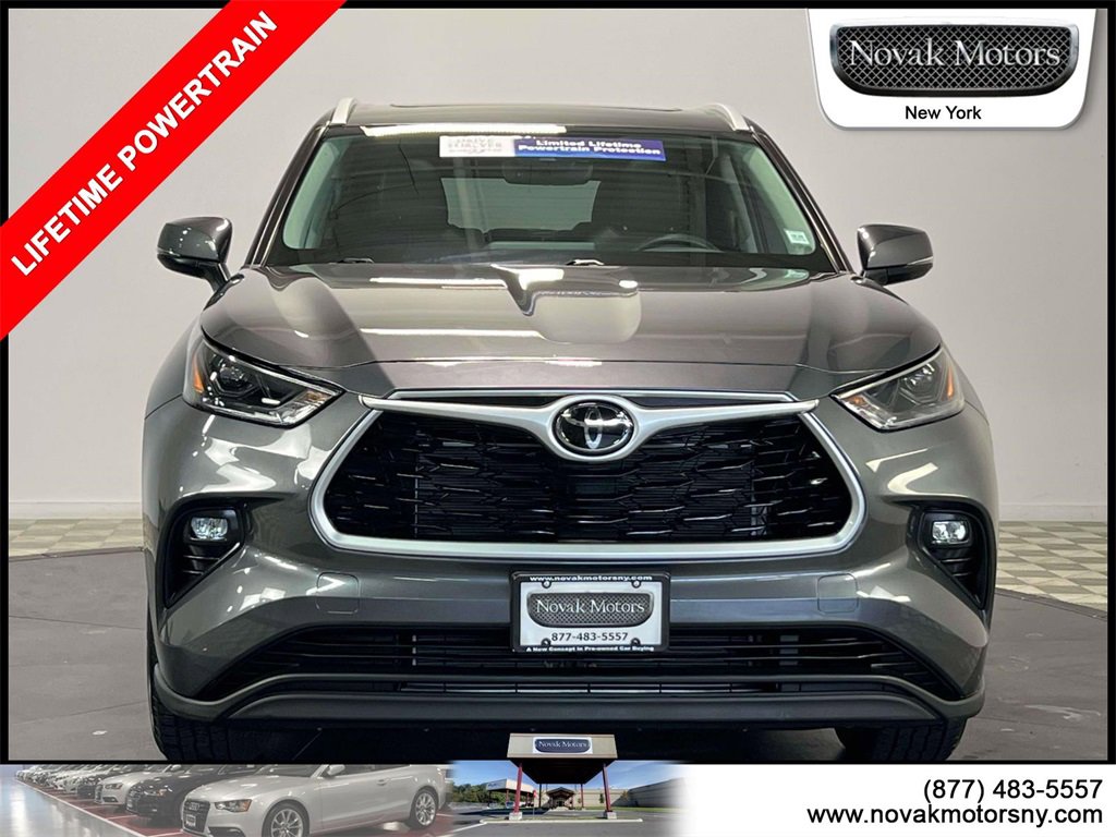 Used 2022 Toyota Highlander XLE image 2