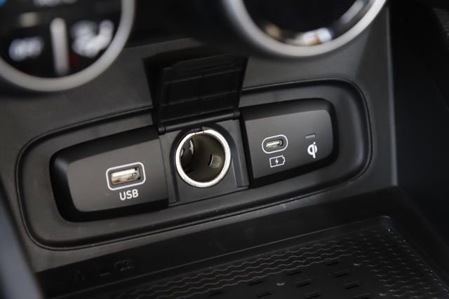 Certified 2026 Hyundai Venue SEL FWD image 25