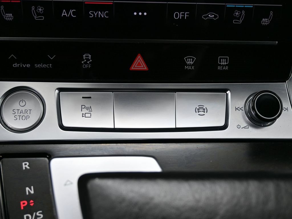 Used 2019 Audi e-tron Prestige w/ Prestige Package image 27