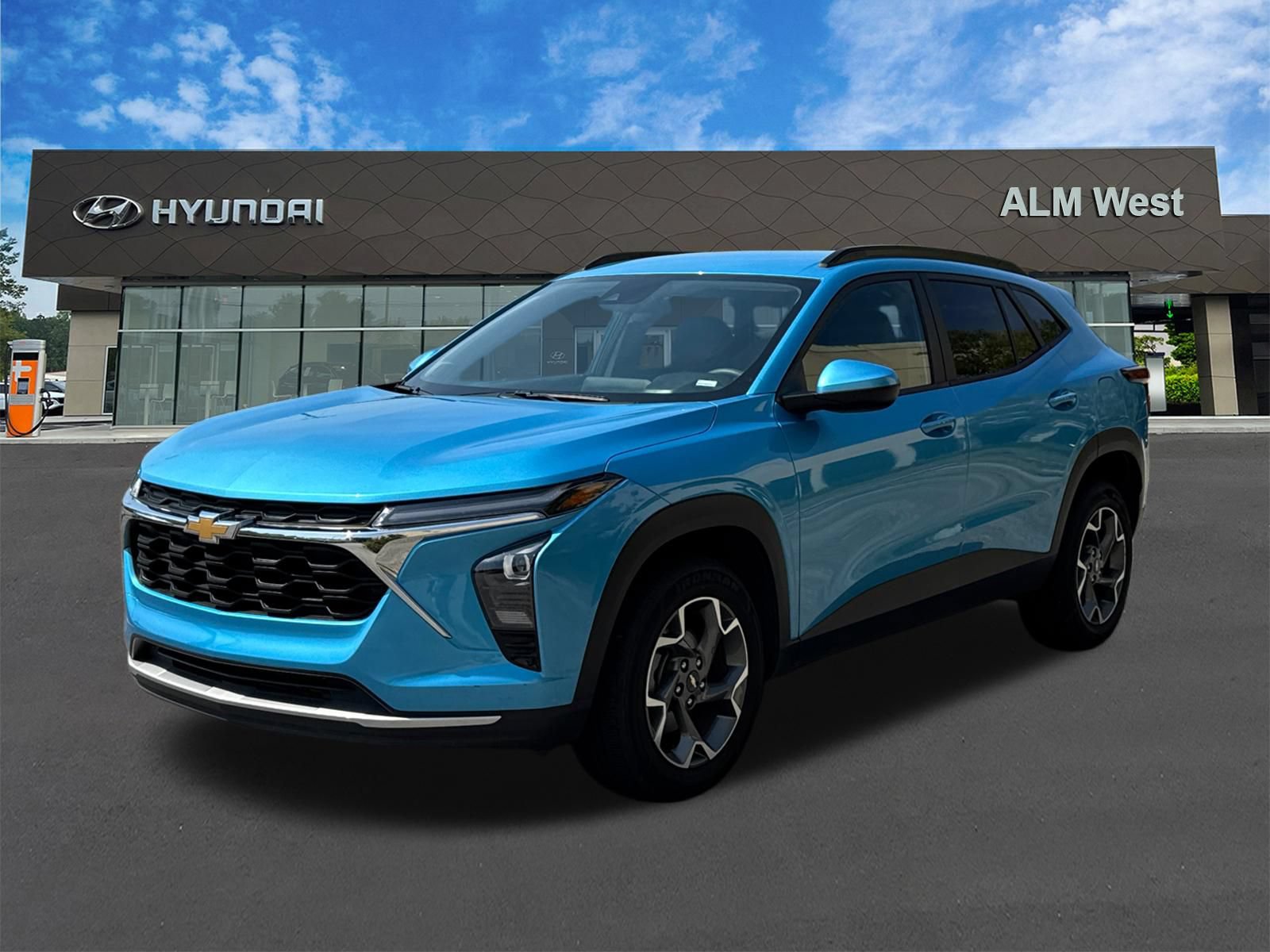 Used 2025 Chevrolet Trax LT FWD image 1