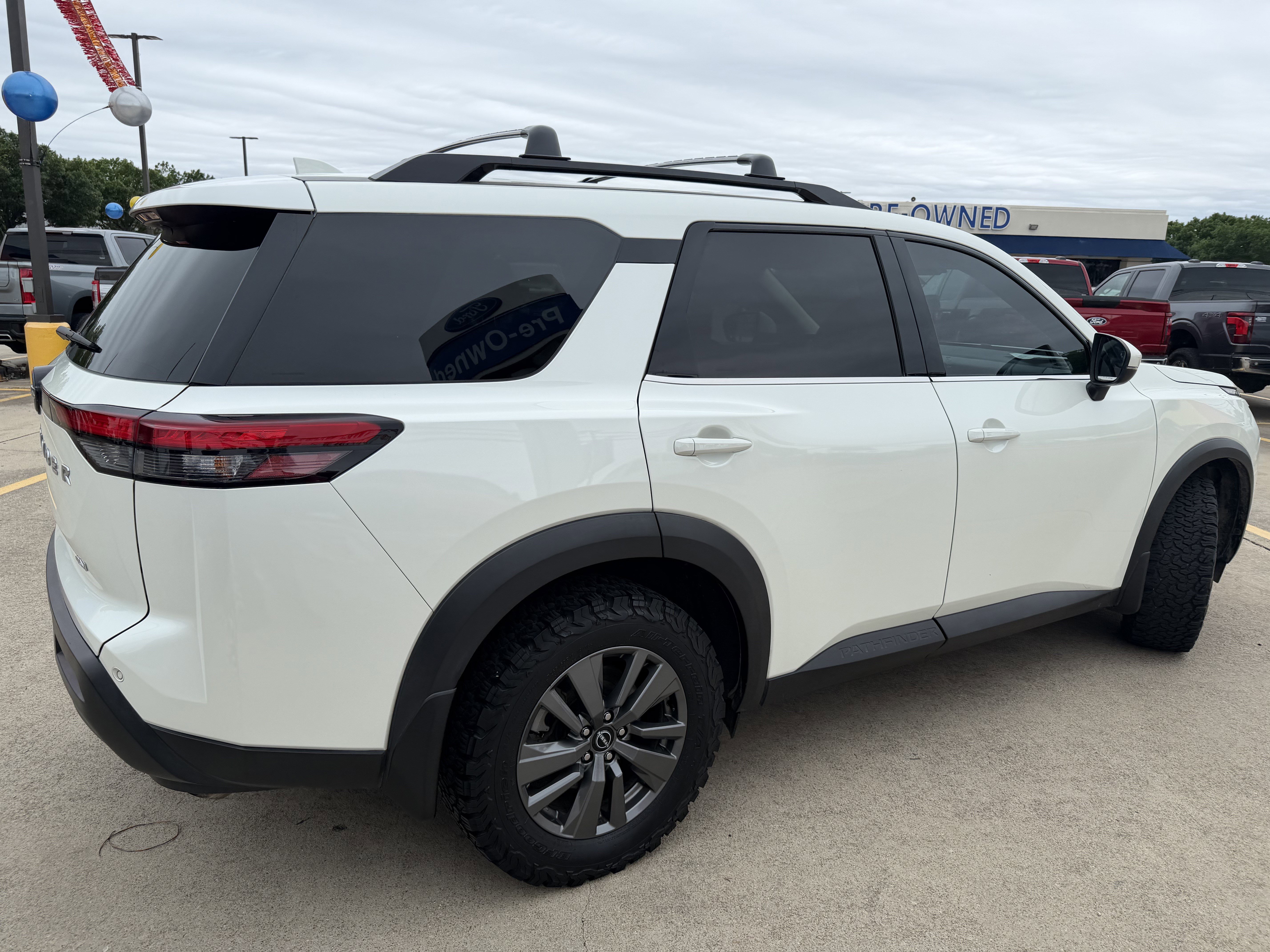 Used 2024 Nissan Pathfinder SV FWD image 5
