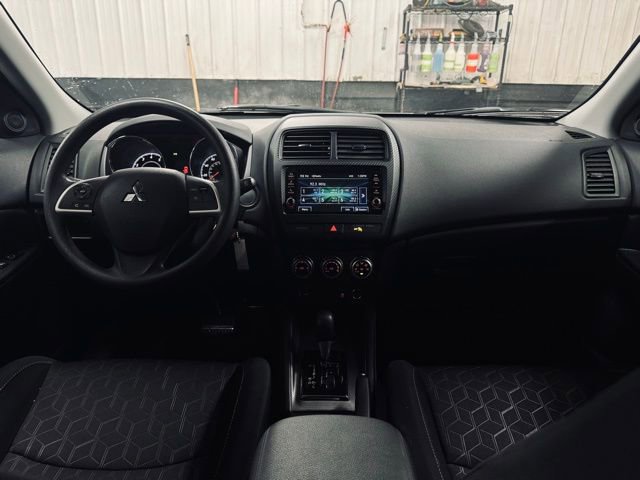Used 2025 Mitsubishi Outlander Sport AWD image 18