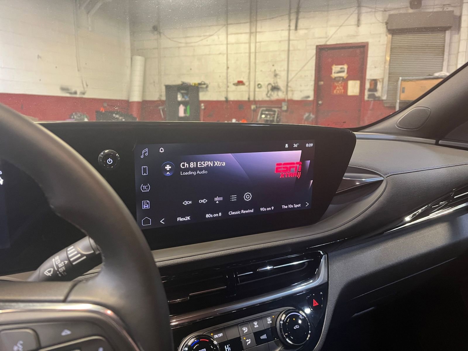 Used 2025 Buick Envista Sport Touring image 21