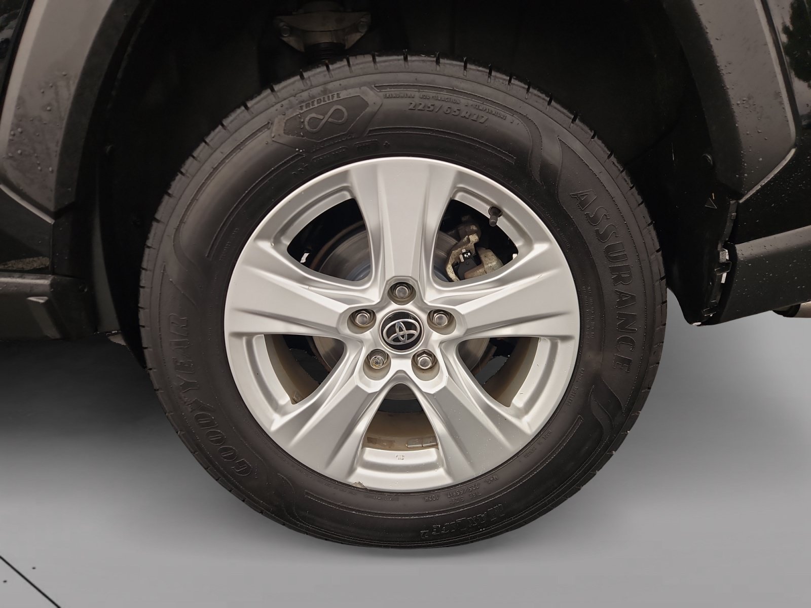 Used 2021 Toyota RAV4 XLE w/ Convenience Package FWD image 15