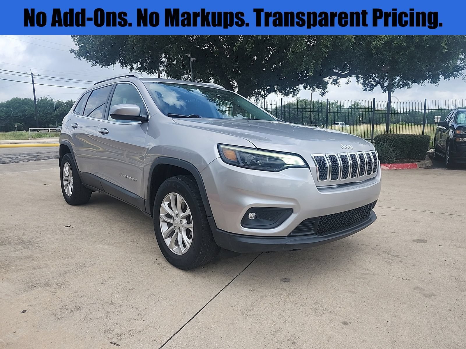Used 2019 Jeep Cherokee Latitude w/ Popular Appearance Group AWD/4WD image 1