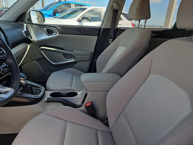 Used 2023 Kia Soul LX FWD image 14