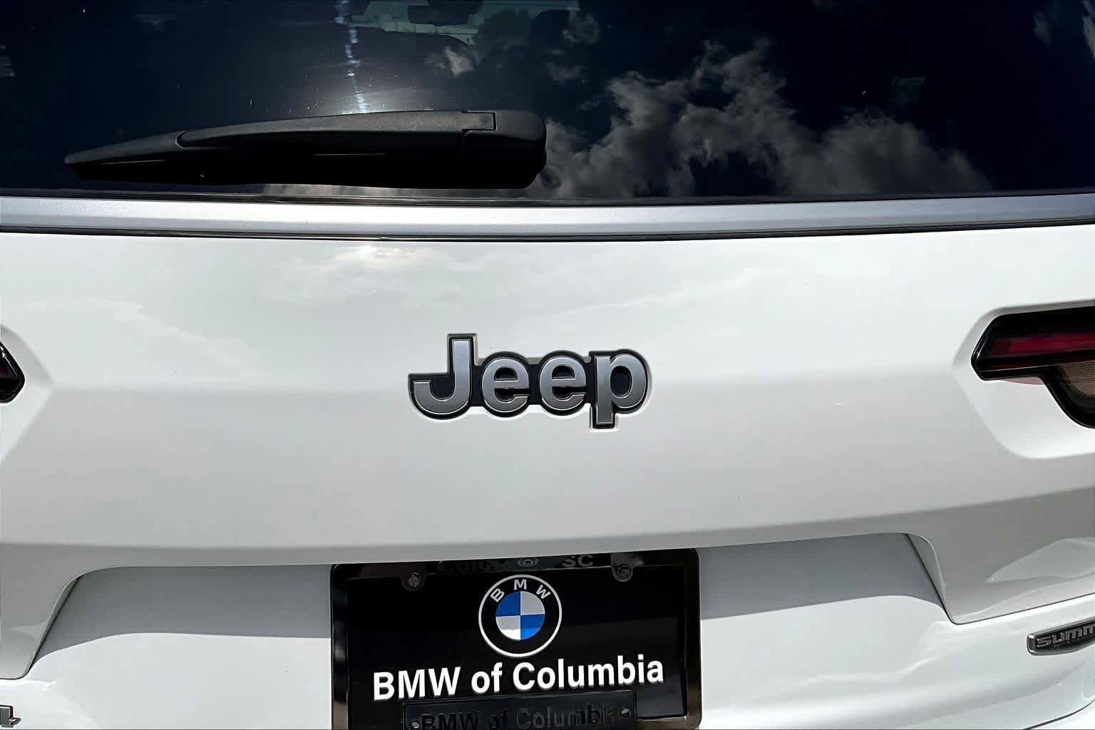 Used 2023 Jeep Grand Cherokee L Summit w/ Advanced Protech Group IV AWD/4WD image 9