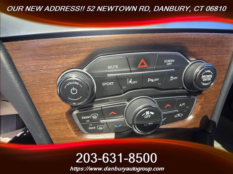 Used 2017 Chrysler 300 C Platinum w/ Safetytec Plus Group AWD/4WD image 24