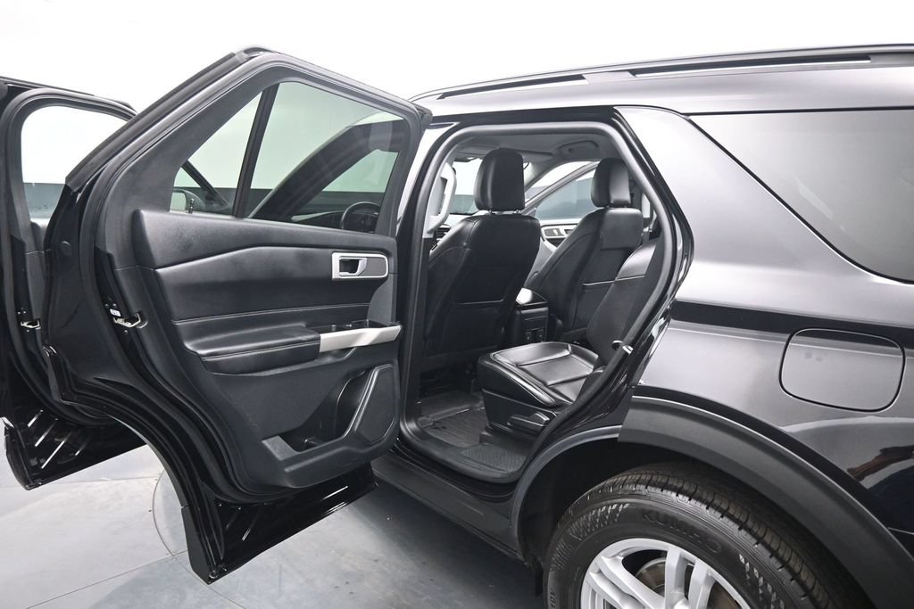 Certified 2023 Ford Explorer XLT w/ Equipment Group 202A RWD image 15