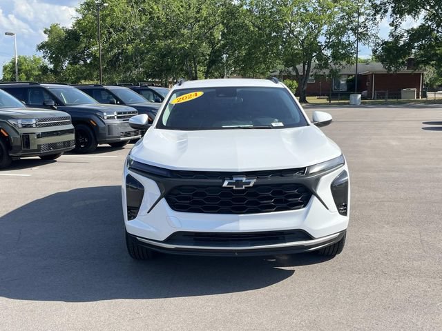 Used 2024 Chevrolet Trax LT w/ Driver Confidence Package FWD image 2