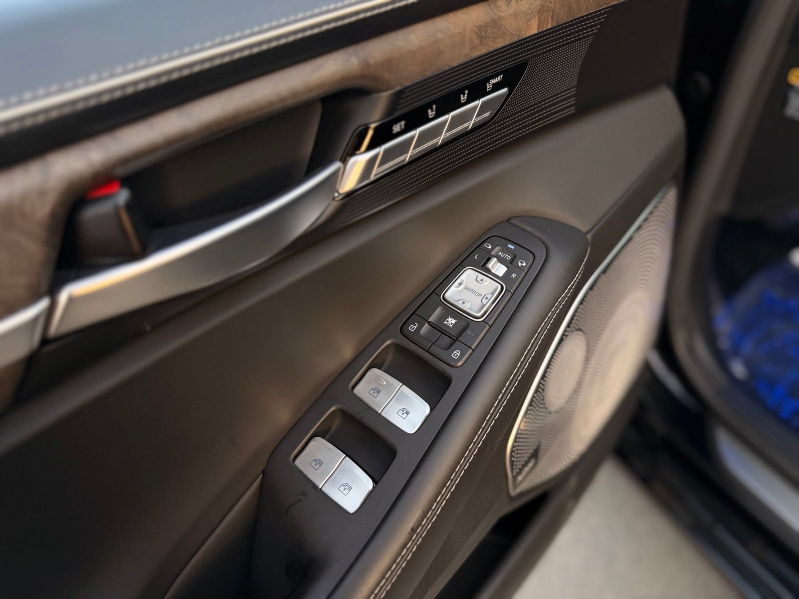 Used 2020 Genesis G90 3.3T Premium RWD image 26