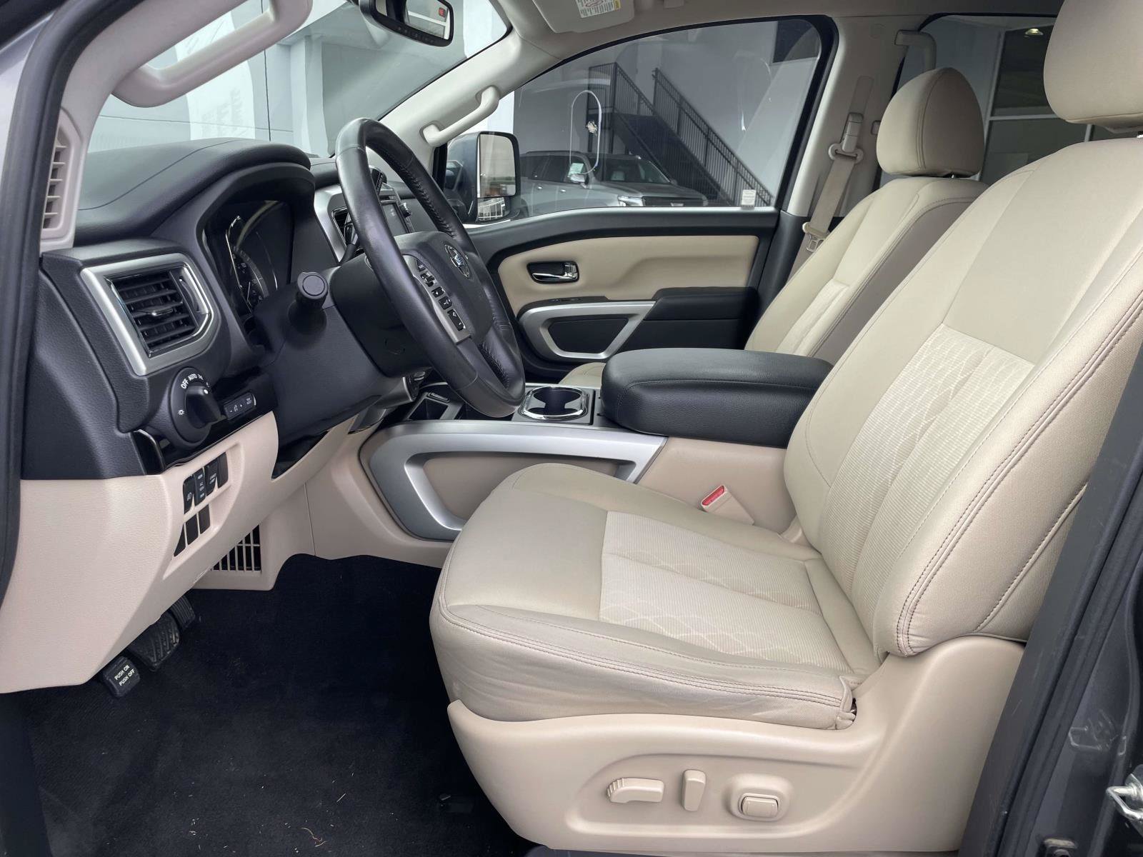 Used 2016 Nissan Titan SV AWD/4WD image 14