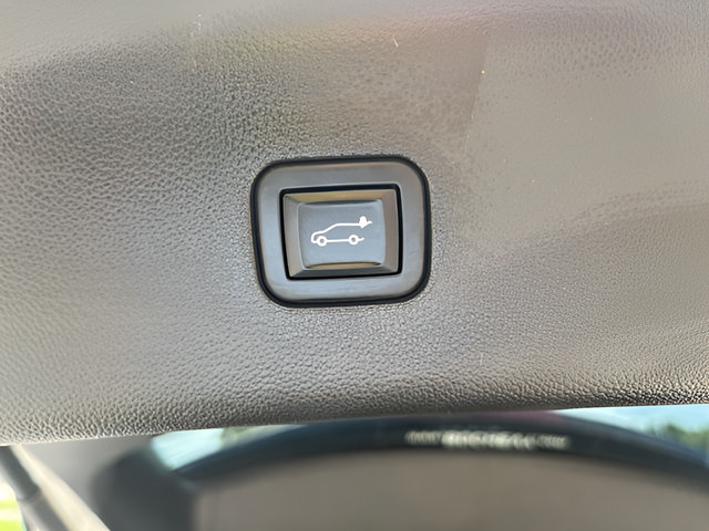 Used 2022 Buick Enclave Premium w/ Surround and Sites Package FWD image 9