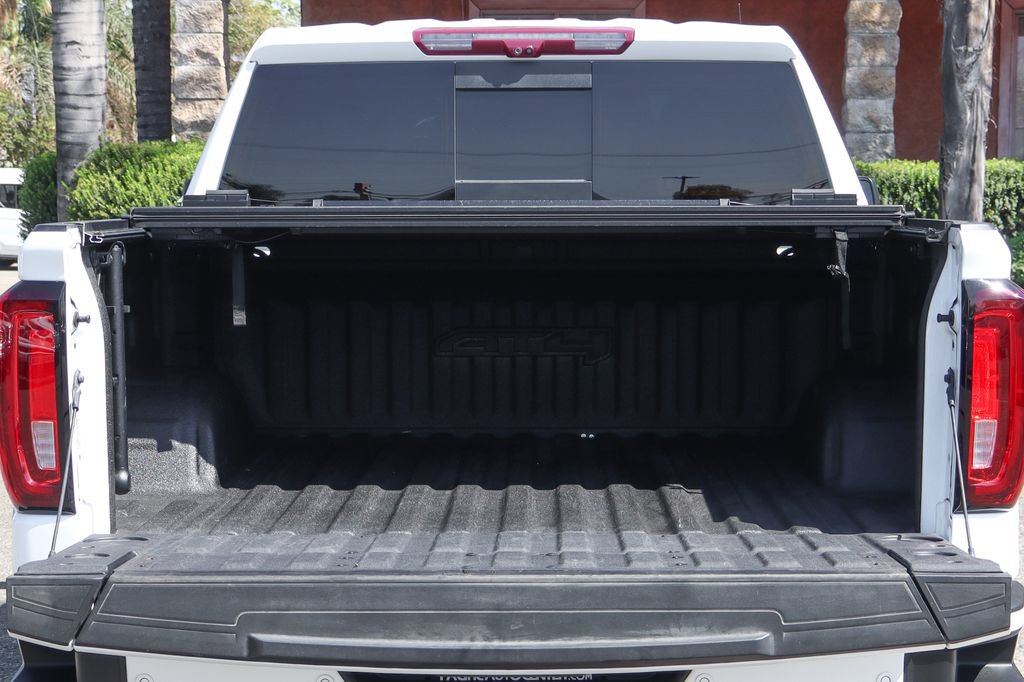 Used 2023 GMC Sierra 1500 AT4 w/ Technology Package AWD/4WD image 9