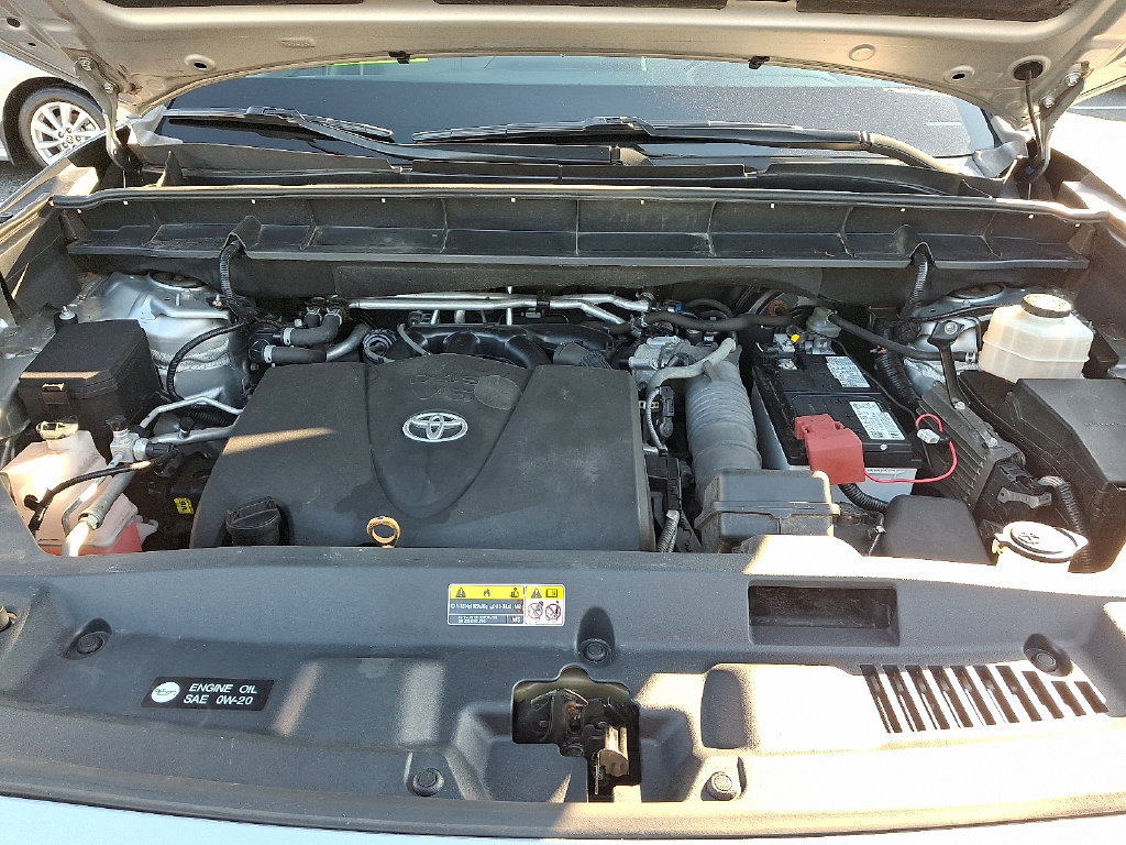 Certified 2022 Toyota Highlander XLE AWD/4WD image 30