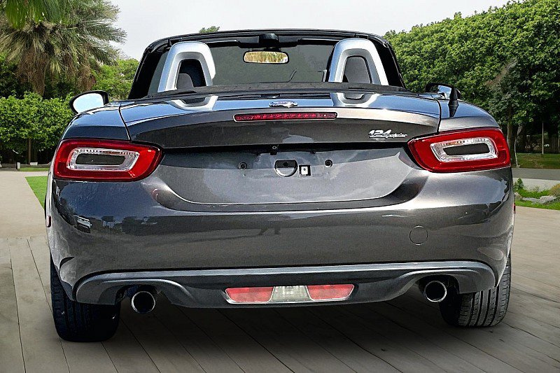 Used 2017 FIAT 124 Spider Lusso RWD image 3