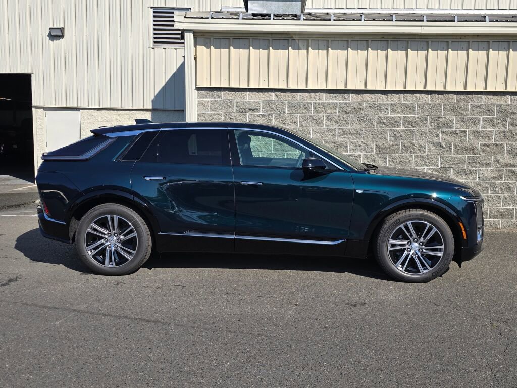 New 2026 Cadillac Lyriq Luxury image 9