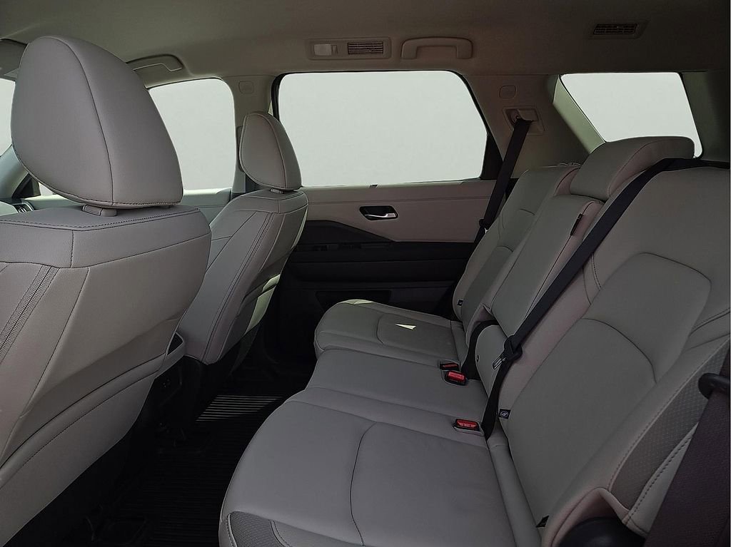 Used 2023 Nissan Pathfinder SL AWD/4WD image 11