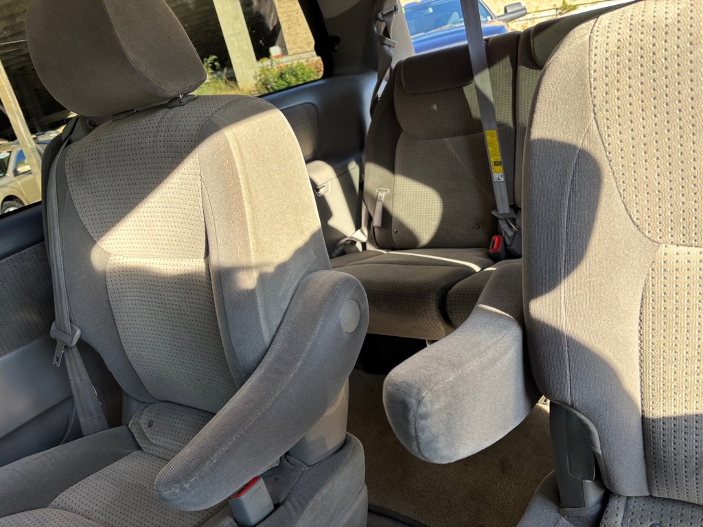 Used 2006 Toyota Sienna CE image 9