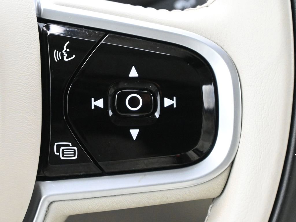 Used 2021 Volvo S60 T8 Inscription w/ Climate Package image 9