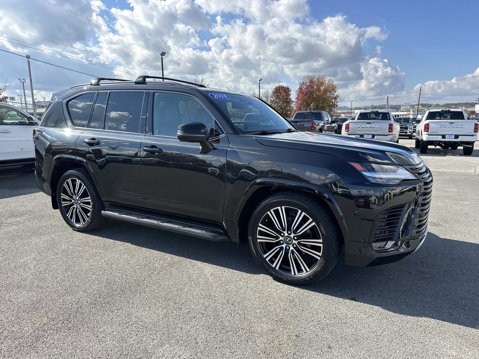 Used 2024 Lexus LX 600 4WD w/ Luxury Package image 2