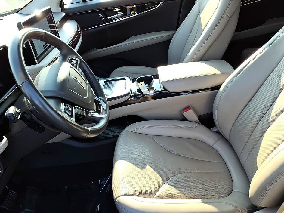 Used 2023 Lincoln Nautilus Reserve AWD/4WD image 15