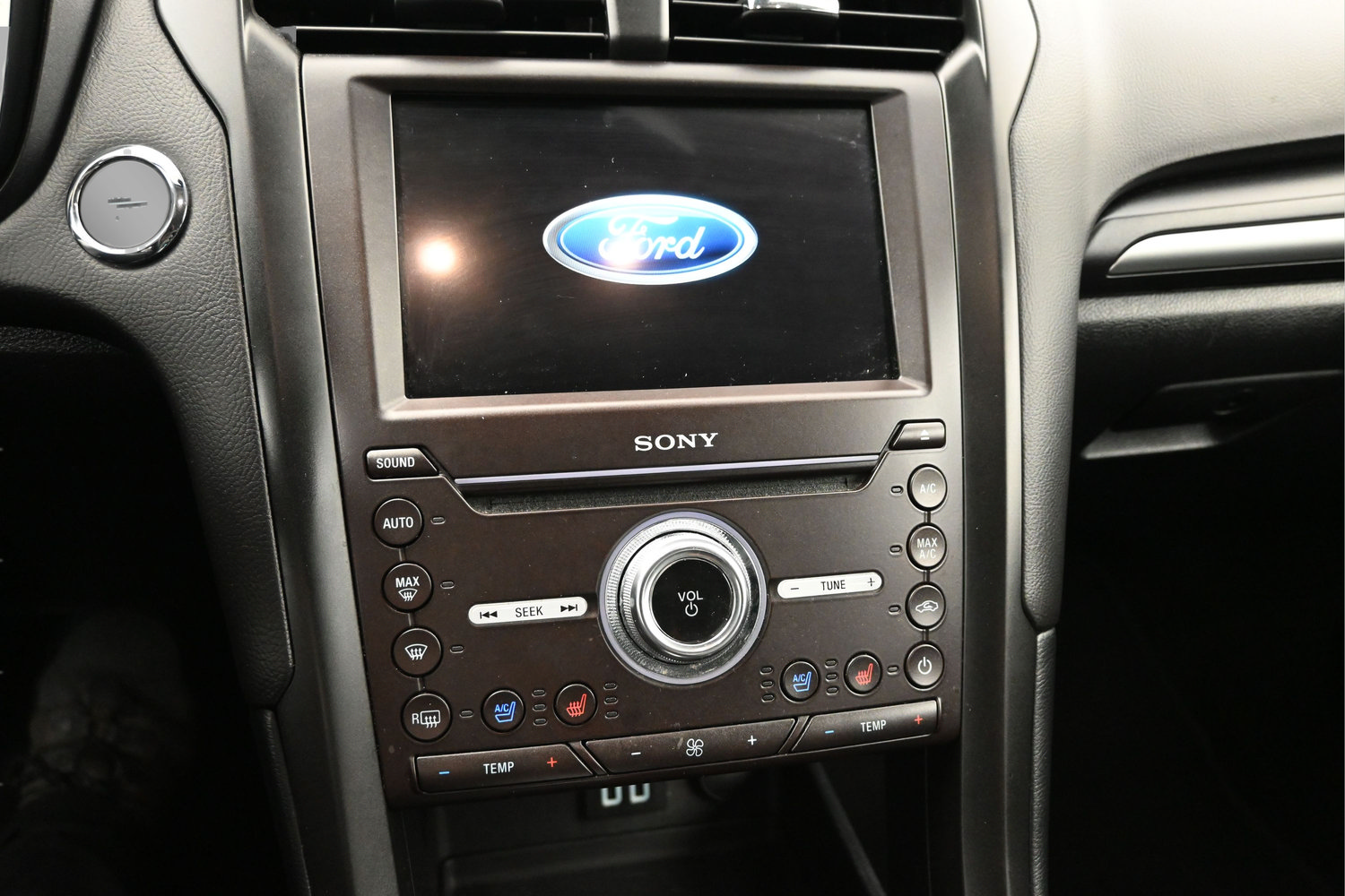 Used 2019 Ford Fusion Energi Titanium FWD image 15
