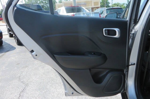 Used 2026 Hyundai Venue SEL FWD image 7
