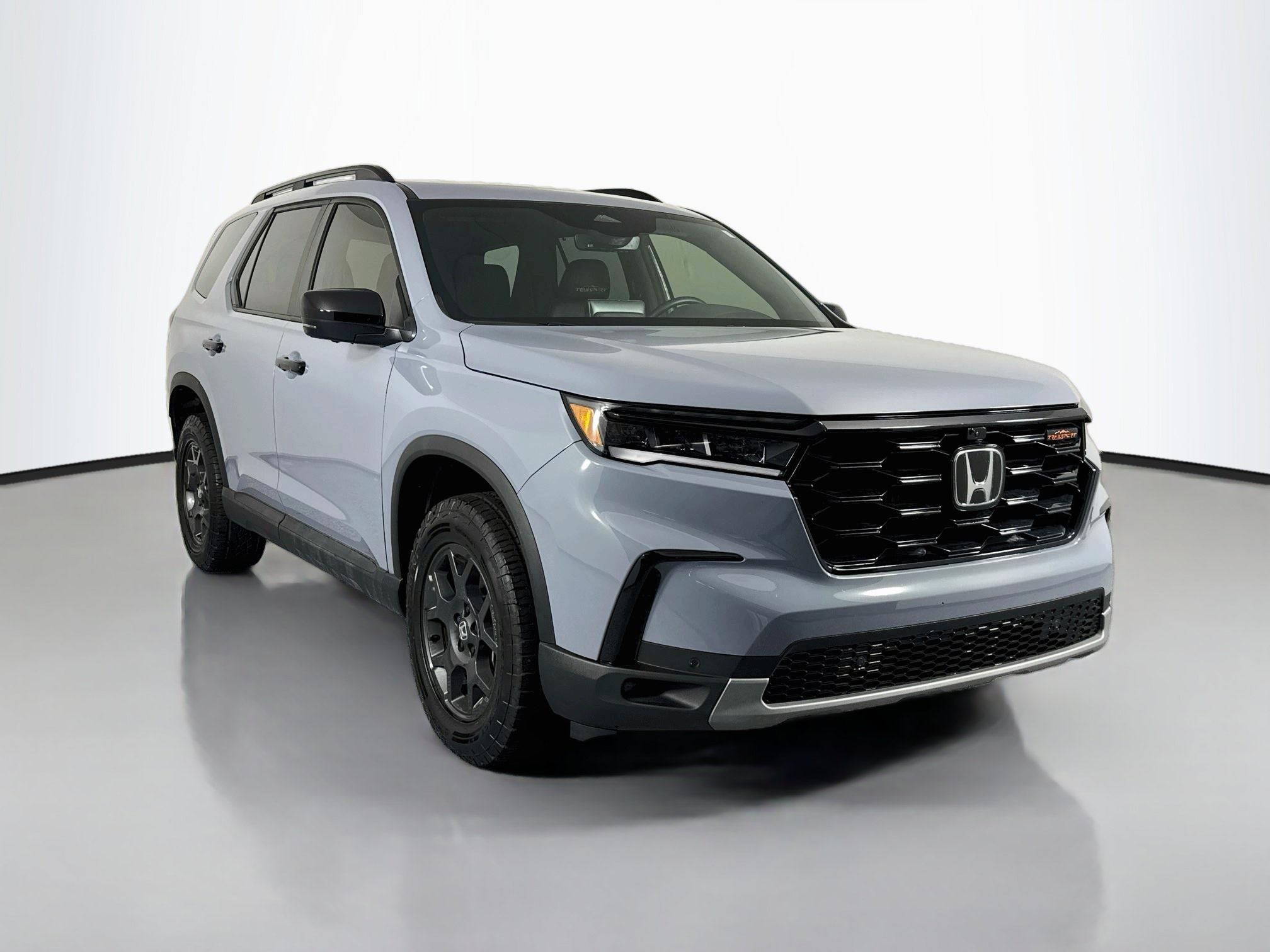 Certified 2025 Honda Pilot TrailSport image 3